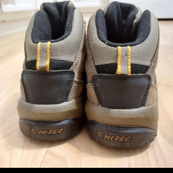 Hi-Tec waterproof boots - child's size 4 - Picture 6 of 11